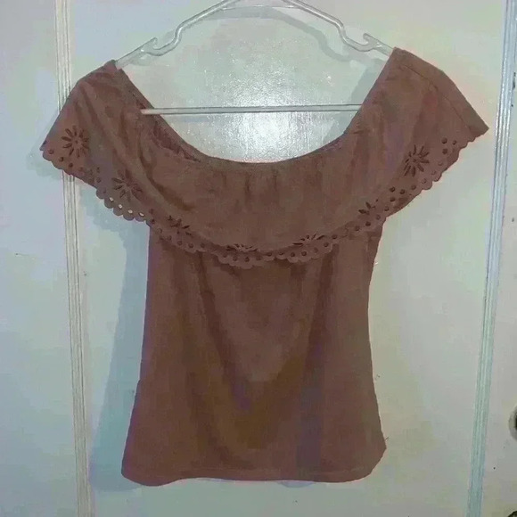Charlotte Russe Ribbed Pink Off Shoulder Top - Picture 2 of 2
